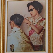 Also the King of Thailand needs hair cutting - picture in Koh Kood
